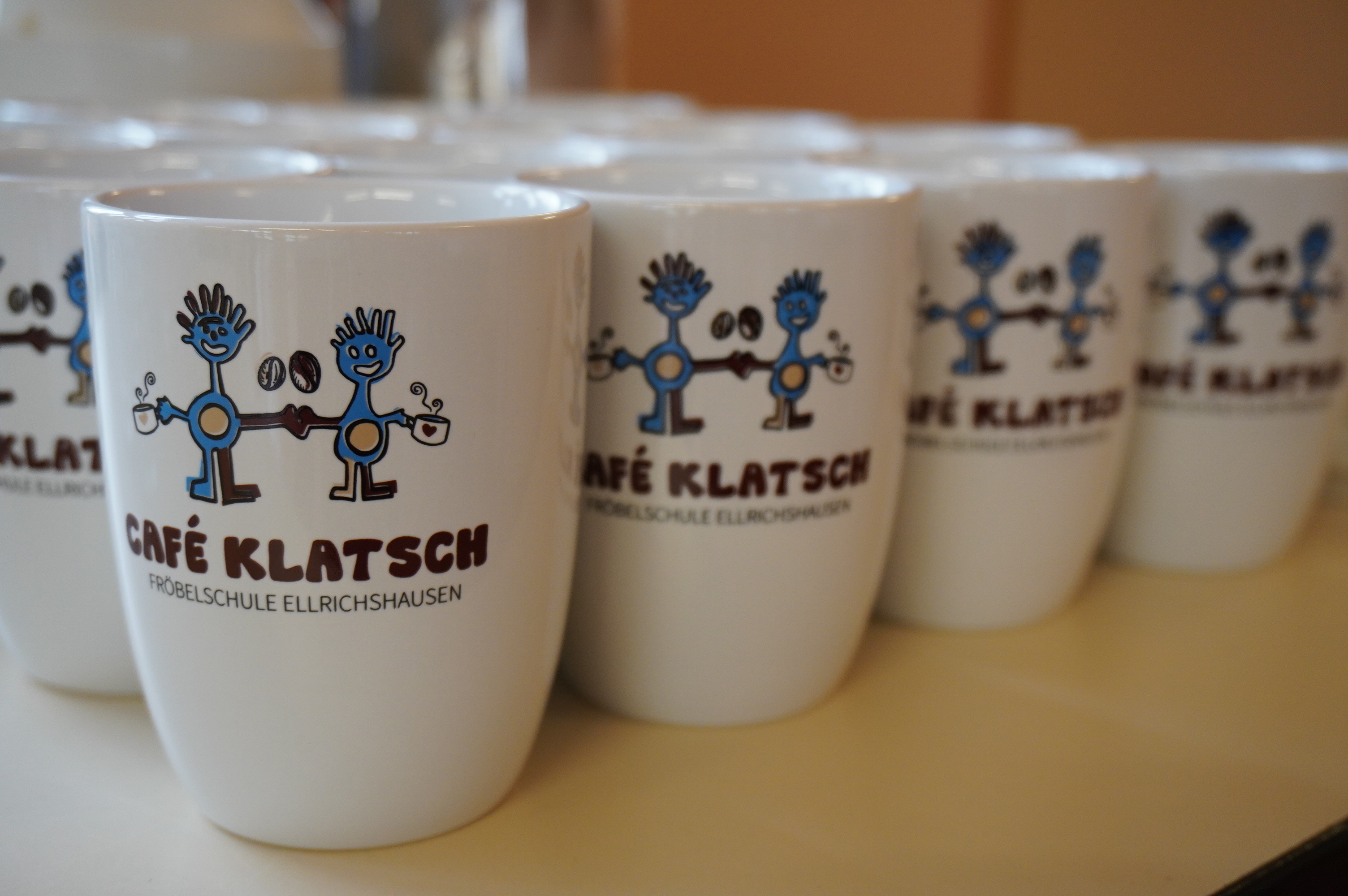  Das Café Klatsch hat neue Tassen - das Bild wird mit Klick vergrößert. 